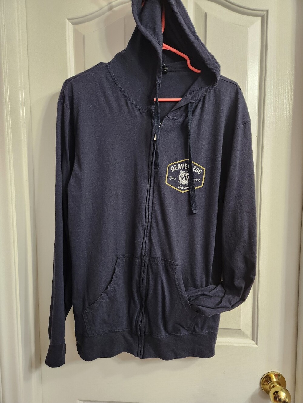 Vintage navy blue zip-up hoodie features a Denver Zoo graphic logo XL